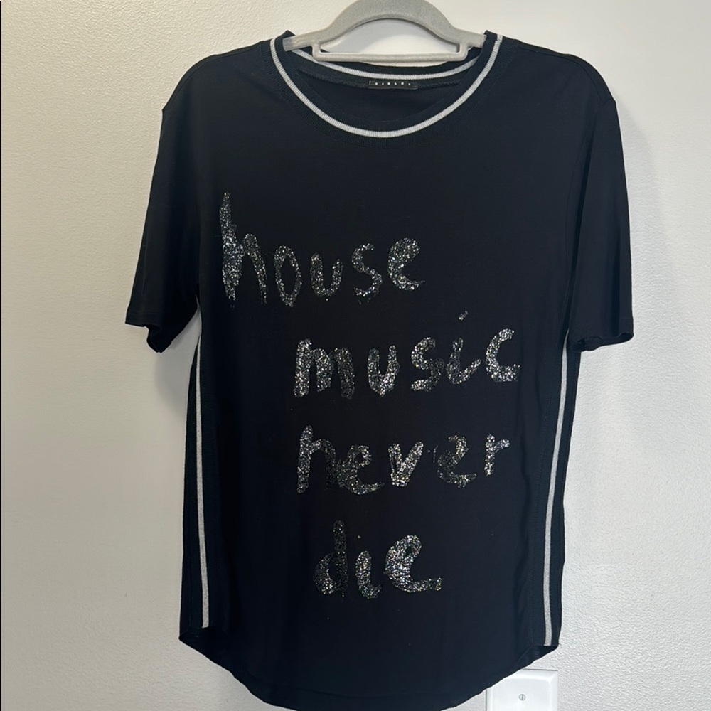 Black Graphic Tee - House Music Never Die